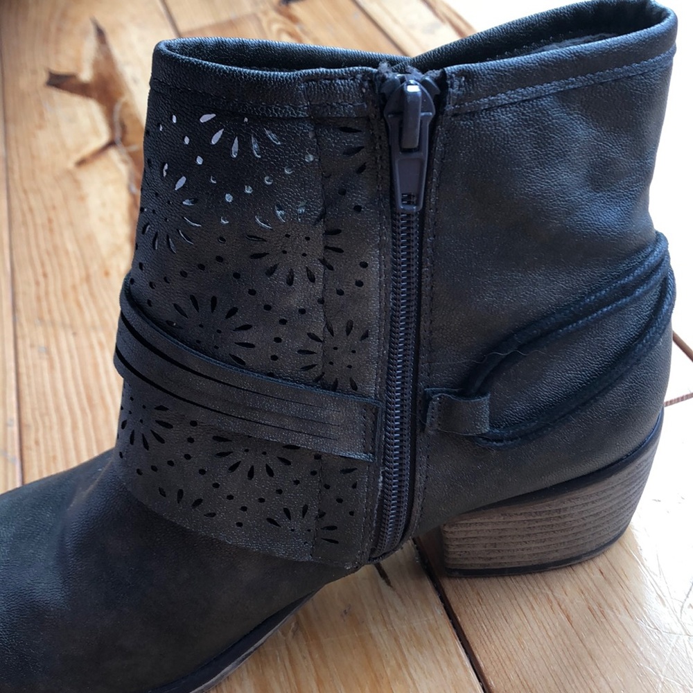 Grey Booties - Picture 3 of 4